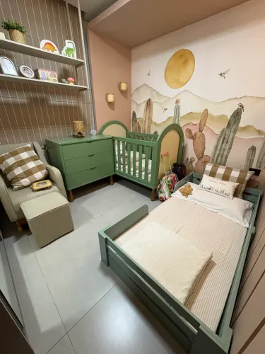 Berço, cômoda, cama montessoriana, poltrona amamentação e puff