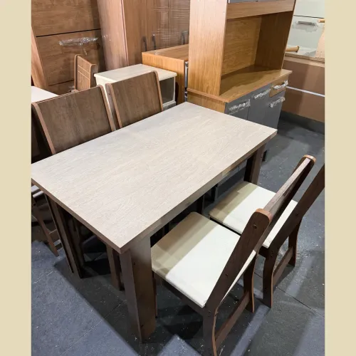 Mesa com 4 cadeiras - entregamos hoje