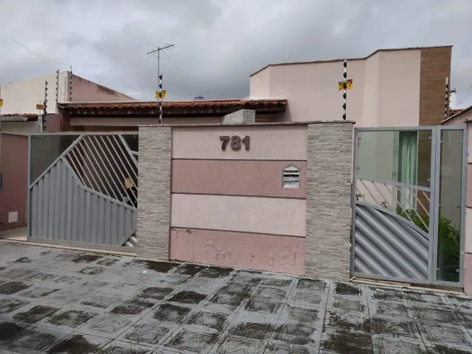 CASA MOBILIADA DISPONIVEL PARA VENDA E ALUGUEL NOS CAPUCHINHOS