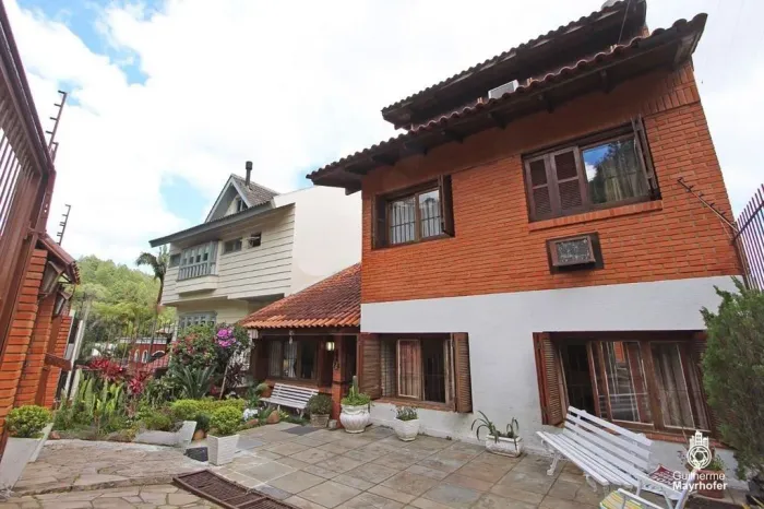 Casa ampla para alugar no Morro da Apamecor com 5 dormitórios, 2 suítes, piscina, terraço 