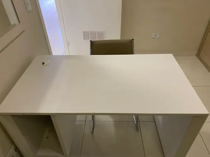Mesa para Computador com Espaço para CPU