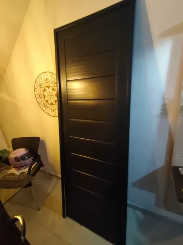 Porta de PVC nova.
