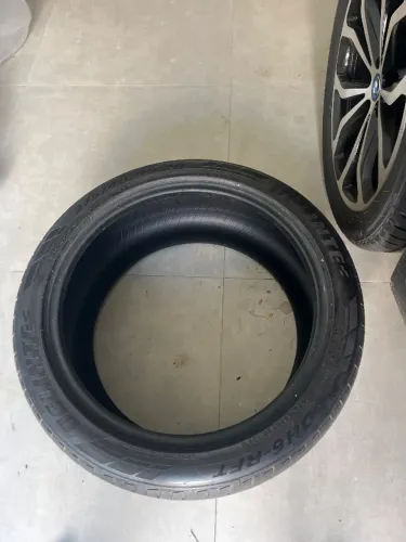 Pneu Delinte run flat 275/40/R20 (excelente estado)