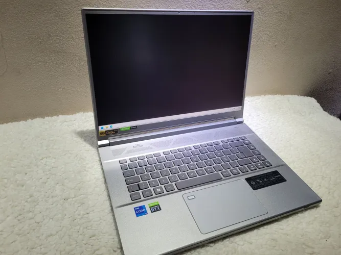 Acer Triton 300SE