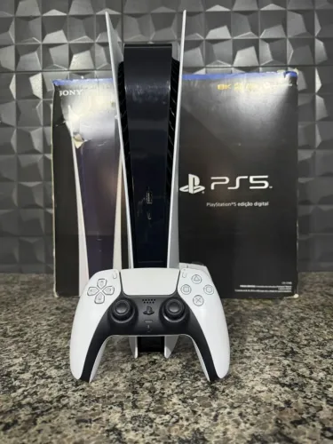 PS5 Digital Semi Novo.