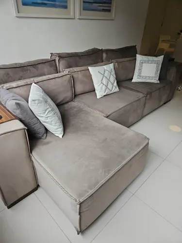 Vendo sofá de 3 lugares com chaise em bom estado !