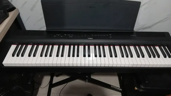 TECLADO MUSICAL - PIANO DIGITAL YAMAHA P-121