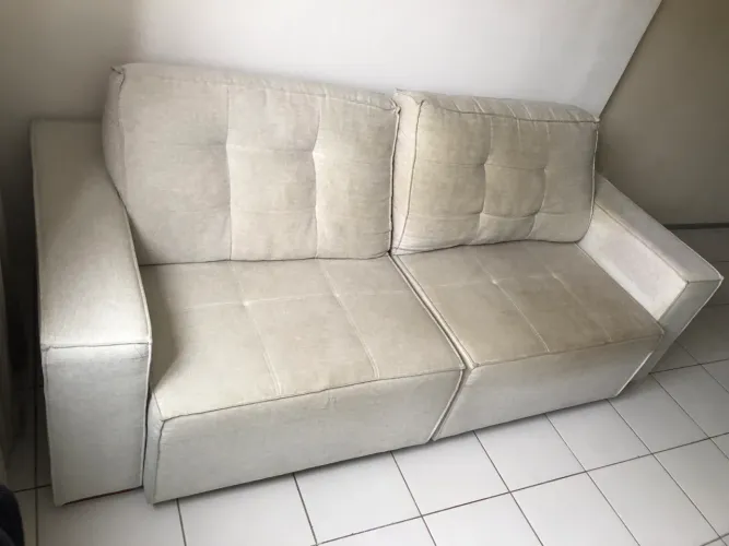 Ajudante para limpeza de estofados 