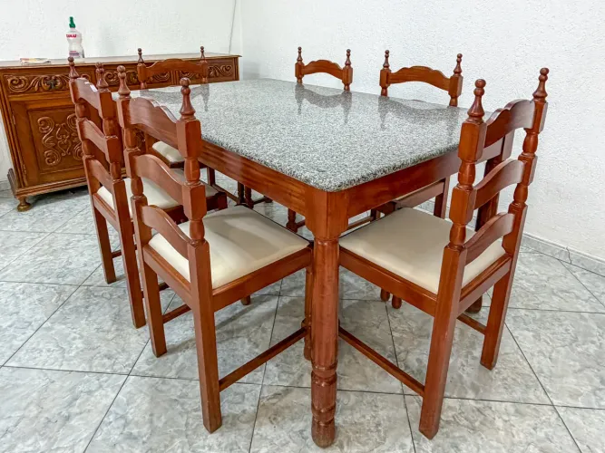 Mesa de jantar 6 lugares, madeira tampo de granito