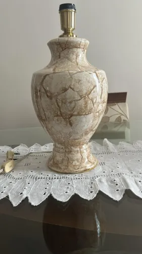 Abajur antigo de cerâmica - acabamento marmorizado - 42 cm de altura