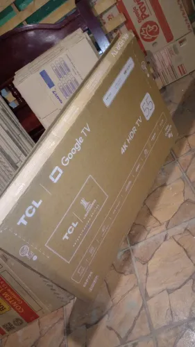 Caixa de tv 60 polegadas com todos assessórios necessário dentro