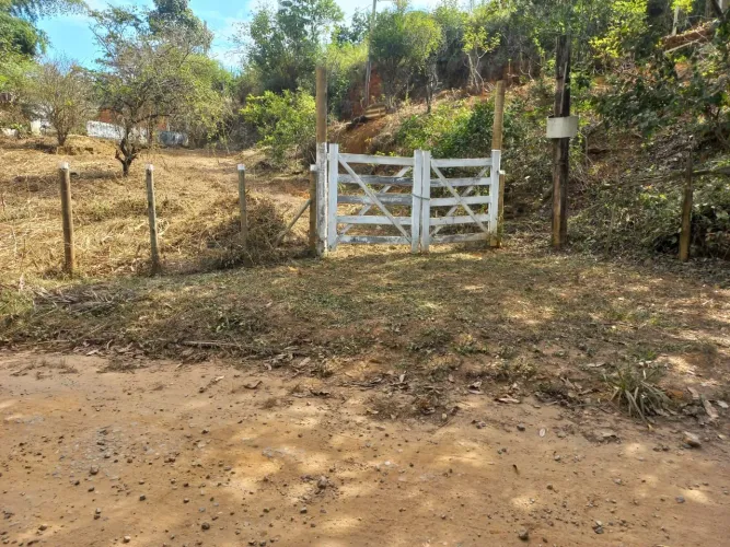 CHÁCARA À VENDA EM ANTÔNIO DIAS/MG - 3.000 m² ÀS MARGENS DO RIO PIRACICABA