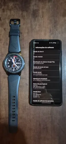 Samsung Galaxy S10 + Samsung S3 Frontier