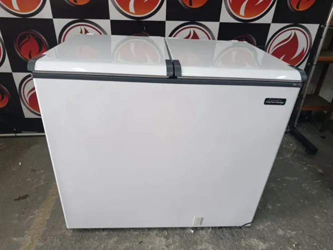Freezer horizontal 2 portas 303 litros 110 volts marca Esmaltec novo garantia de 3 meses