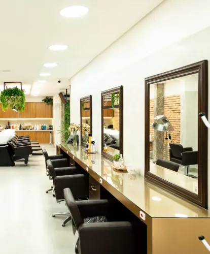 VENDE-SE BANCADA PROFISSIONAL PARA SALÃO DE BELEZA