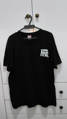 Camiseta exclusiva da supreme hero