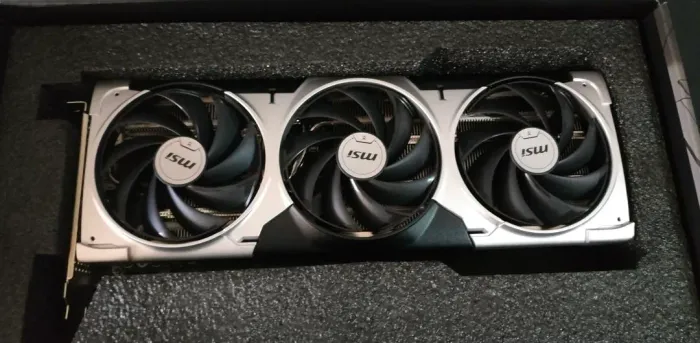 MSI Placa gráfica GeForce RTX 5060 Ti 8G Gaming OC VD9178<br>