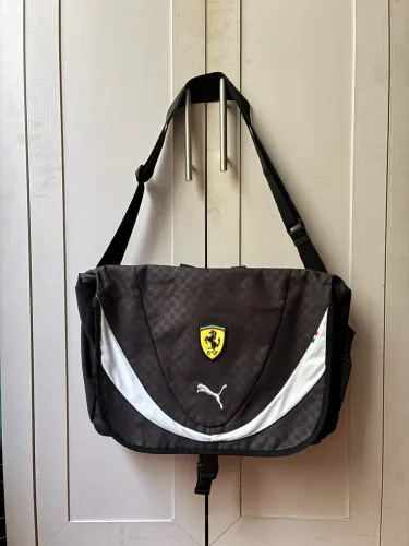 shoulder bag collab puma x ferrari original anos 2000