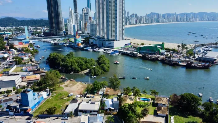 Área Náutica Exclusiva em Balneário Camboriú | 970m² à Beira do Rio
