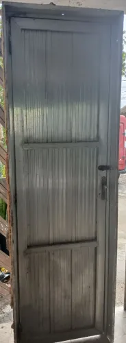 Porta de aluminio com batente