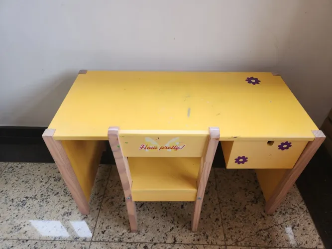 Escrivaninha infantil