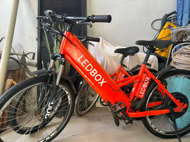 Bike eletrica + capacete + carregador