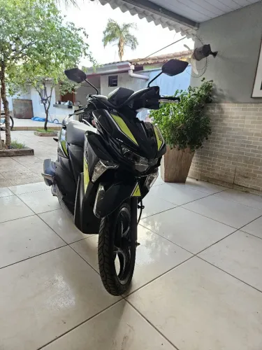 Moto muito nova sem detalhes