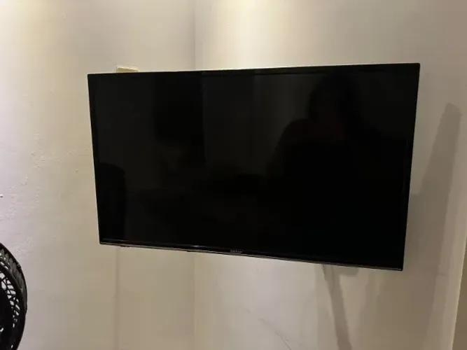 TV 32 polegadas NÃO SMART.
