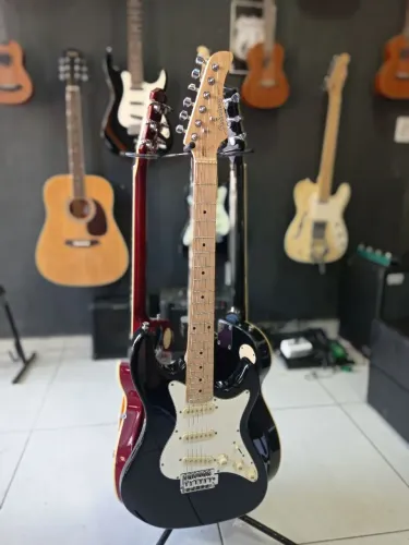 Guitarra STRATOCASTER STRINBERG
