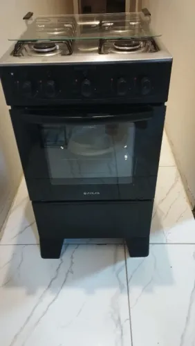 Vendo Fogão 450 reais , geladeira 350, casco vazio 150