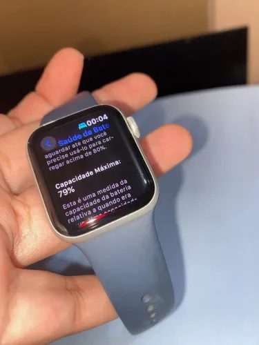 apple watch se (gps, 40mm) - caixa de alumínio prata - pulseira esportiva azul-abissal