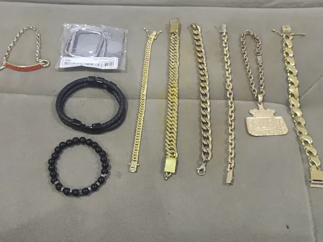 Kit 10 bijouterias diversas (correntes, brincos, pulseiras, correntes)