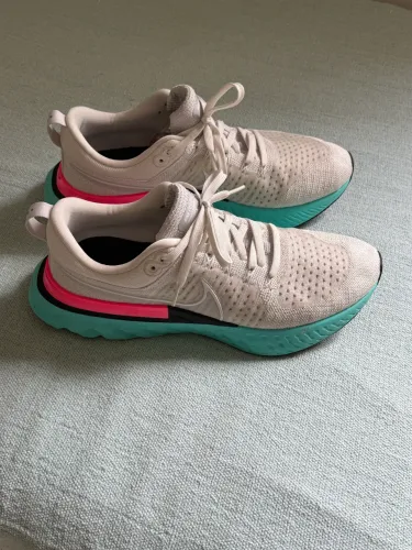 Nike React Infinity Run 2 em estado de novo, tamanho 44BR
