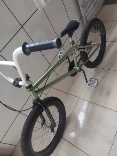 Bicicleta BMX - Ótimo estado 
