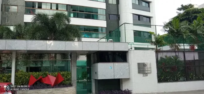 Apartamento para venda possui 303 metros quadrados com 4 quartos em Madalena - Recife - Pe