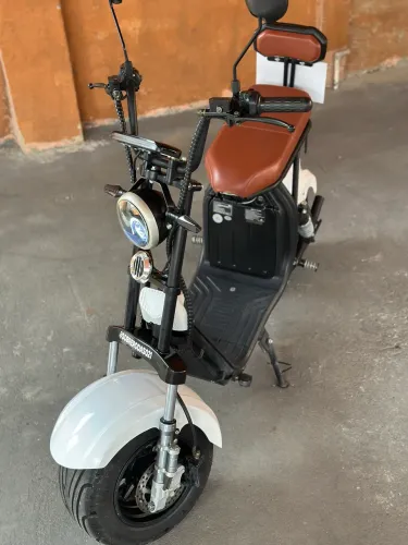 Scooter Elétrica X11 branca