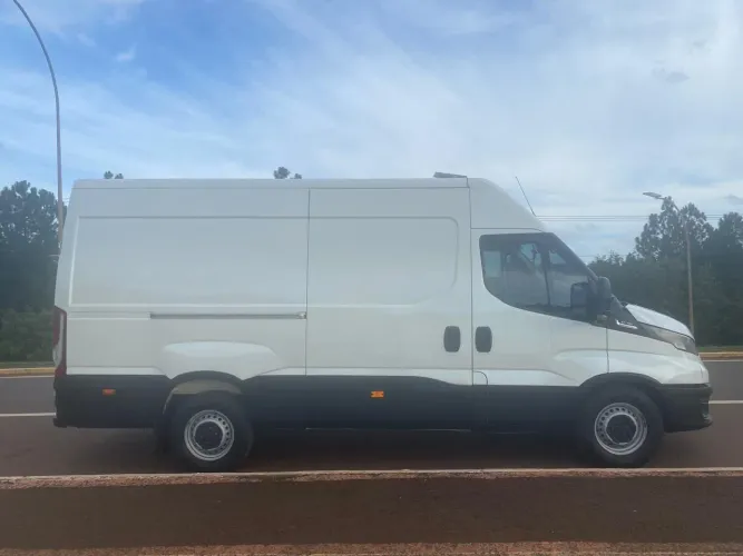 Iveco Daily Furgão 30-130 2.3 9M³ (die)(e5) 2022
