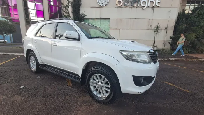 Toyota Hilux SW4 SRV D4-d 4X4 3.0 TDI Dies. AUT 2014