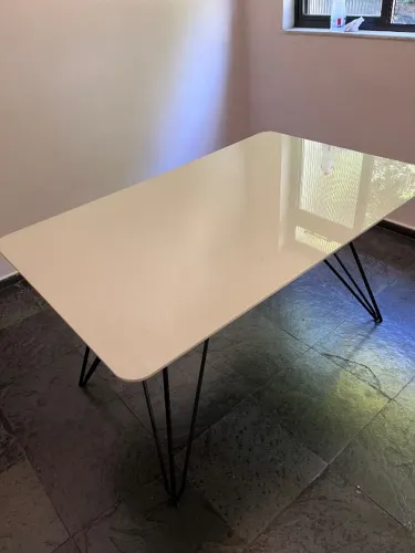 Mesa de jantar de em vidro laqueado branco