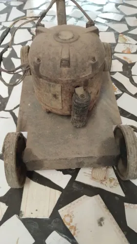 Cortador de grama antigo motor de poço artesiano