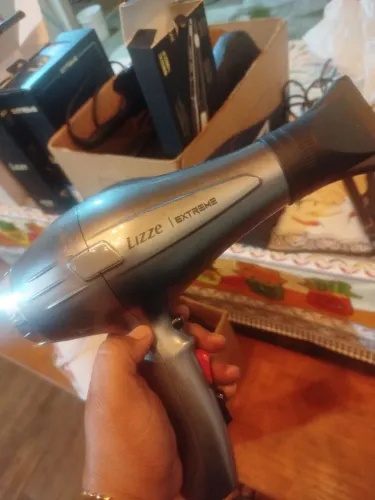 Vendo chapinhas, secador e babyiss para uso profissional.