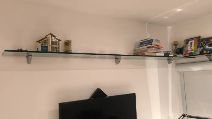 Par de prateleiras de vidro temperado 12mm lapidado de 30cm x 2,54m + Três suportes tucano