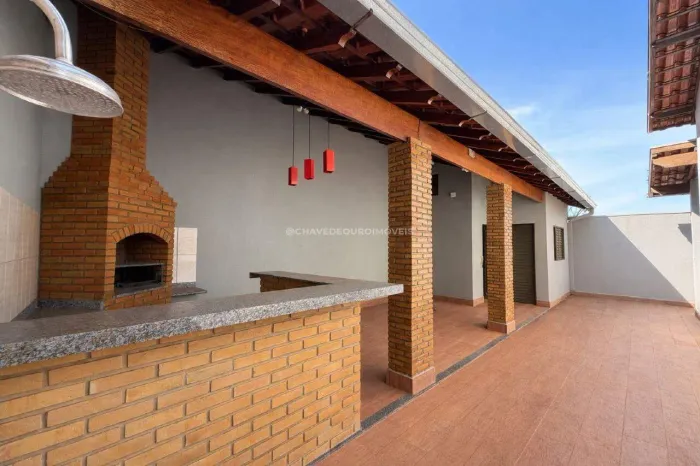 Casa à venda no Bairro Dr Abel Reis com 03 quartos e varanda com churrasqueira