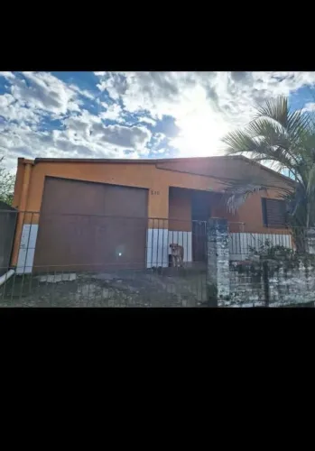 Vendo casa  Localizada no bairro vila nova  3 quartos  Sala  Cozinha  Banheiro?