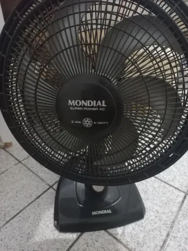 VENTILADOR MONDIAL POWER 40CM. COM DEFEITO, PAROU DE RODAR AS HÉLICES,
