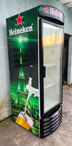 Estou vendendo uma Cervejeira espositora de bebidas da hainiken em ótimo estado