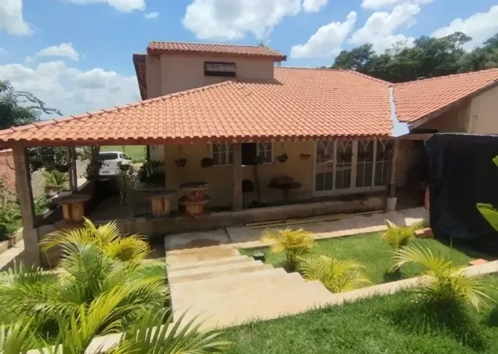 Chácara avarandada à venda em Iperó/ 900 m²/ 2 Dorm./ Só 373 mil