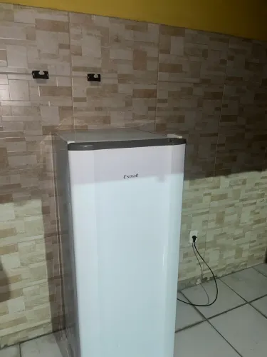 Vendo geladeira em perfeito estado gelando muito