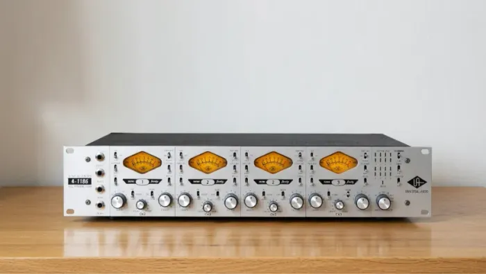 Pré Amplificador Universal Audio 4-710d
