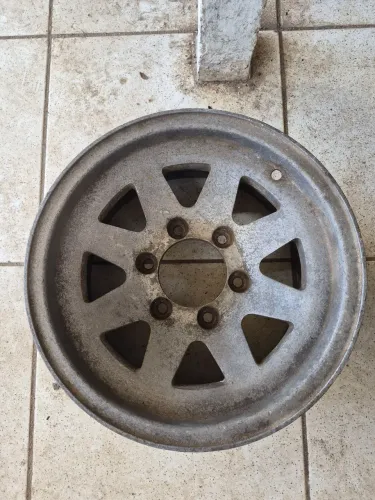 Vendo duas Rodas seis furos.